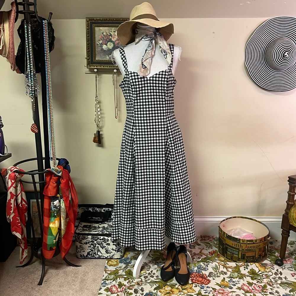 Avec Les Filles Black and White Midi Pleated Dress